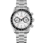 Quadrante nero con motivo racing, contatori cronografo con anelli bruniti e indici a freccia in oro bianco 18K con Super-LumiNova bianca